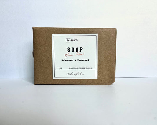 Noir Timber – Mahogany & Teakwood Bar